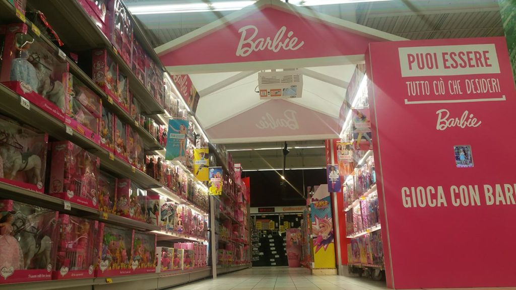 allestimento-pop-up-store-barbie-carrefour-milano-natale-eventi-noleggio-corner