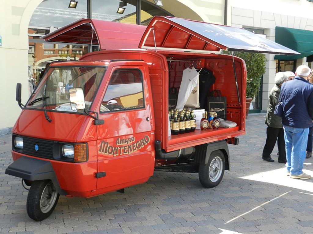 ape-car-amaro-montenegro-street-food-eventi-nelle-piazze-italiane-noleggio-