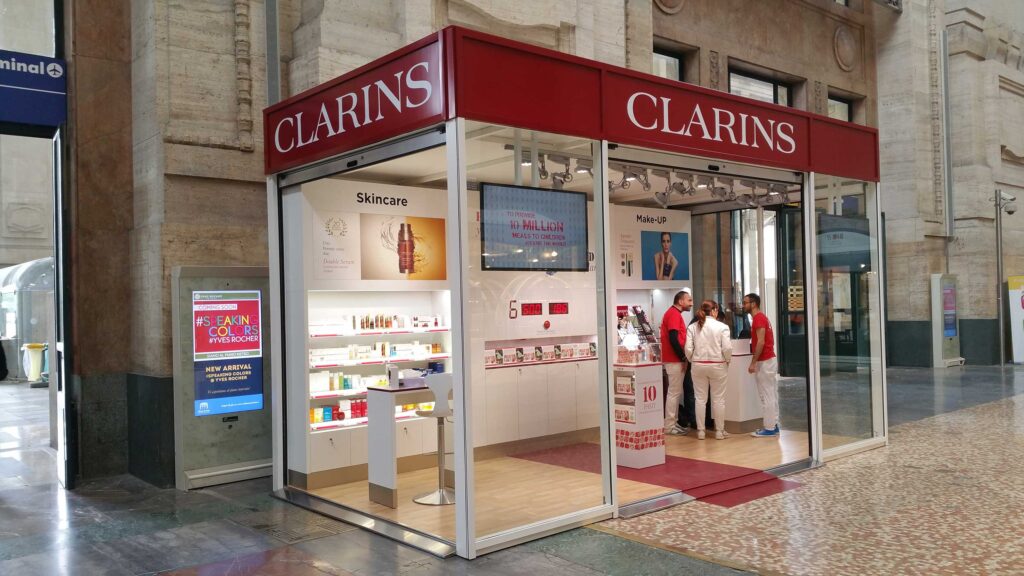 container-temporary-store-clarins-stazione-centrale-milano-promozione-eventi-noleggio